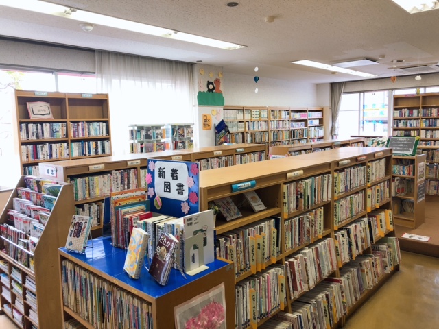 東分室の書架の写真